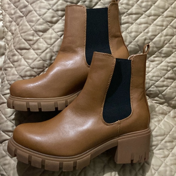 Steve Madden brown booties, size 7.5. - Picture 3 of 4